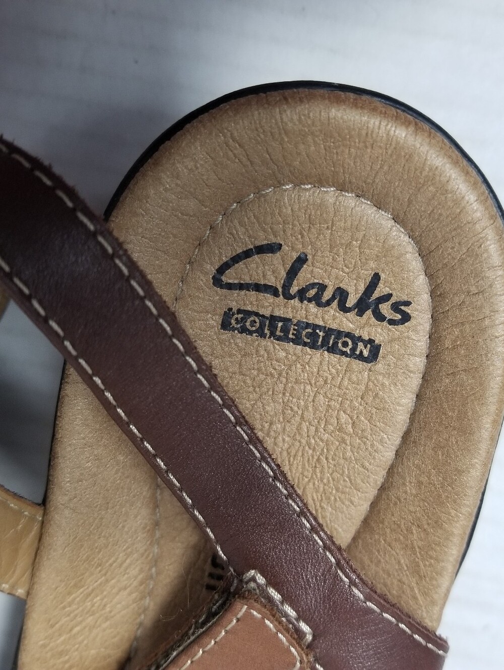 CLARKS COLLECTION WOMEN'S BROWN CROSSOVER SANDALS SIZE 9 - Picture 3 of 16